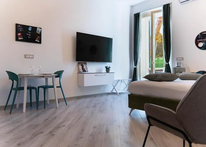 아파트 Notes In Corvetto By Wonderful Italy 제노바